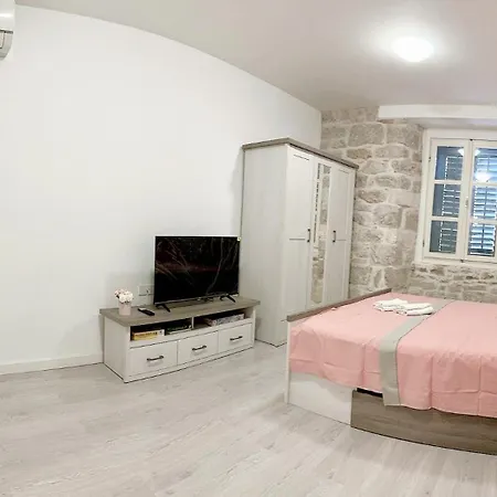 Apartment Small Escape